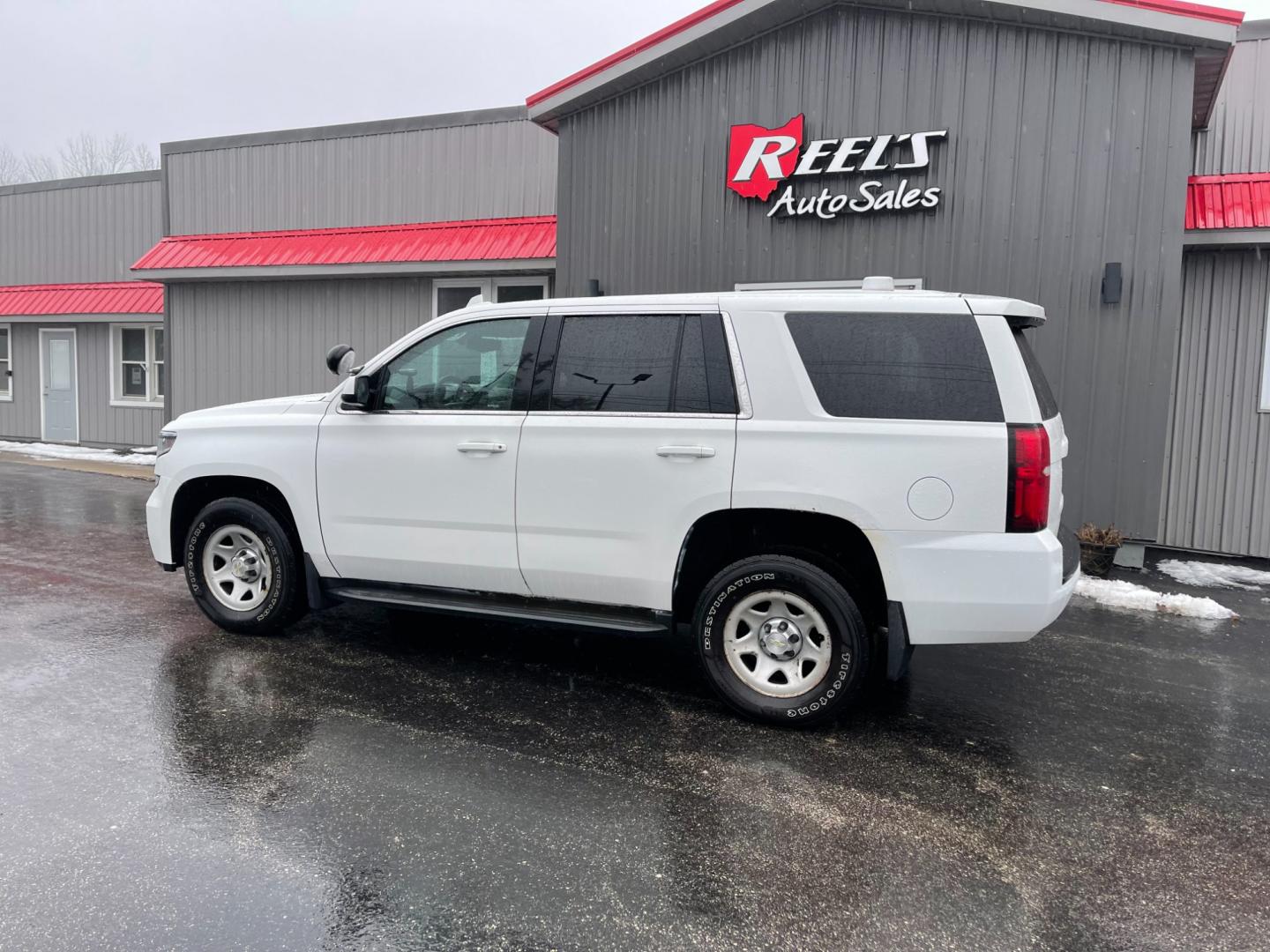 2016 White /Black Chevrolet Tahoe SSV 4WD (1GNSKFEC1GR) with an 5.3L V8 OHV 16V FFV engine, 6A transmission, located at 11115 Chardon Rd. , Chardon, OH, 44024, (440) 214-9705, 41.580246, -81.241943 - This 2016 Chevrolet Tahoe Special Service Vehicle (SSV) with 4WD is a robust and capable law enforcement vehicle featuring a 5.3-liter V8 engine paired with a 6-speed automatic transmission. It offers a two-speed transfer case to aid in both on-road performance and off-road capability. Its 3.08 axle - Photo#11